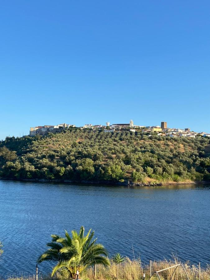 Montes de Charme  Bed and Breakfast Avis Exterior foto