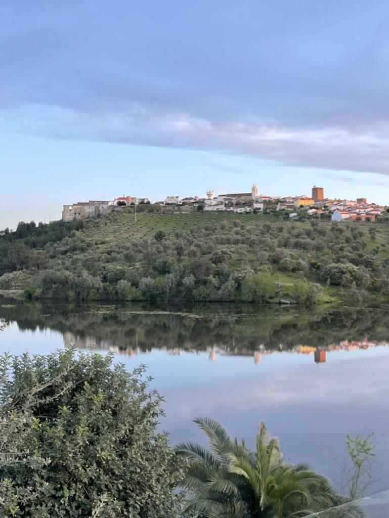 Montes de Charme  Bed and Breakfast Avis Exterior foto